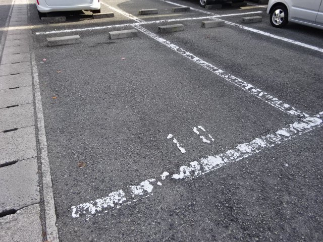 エミネンス有瀬の駐車場