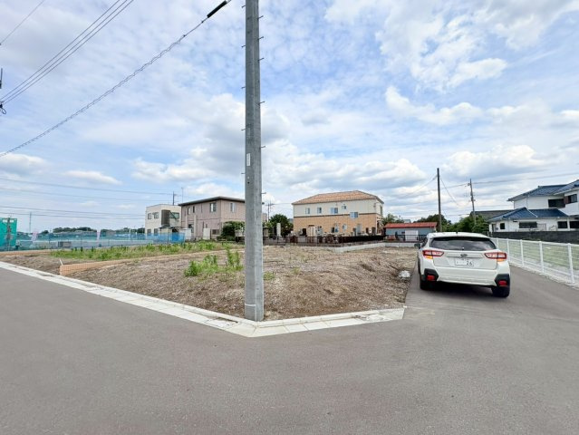 川越市鴨田　建築条件付売地　東武東上線『川越駅』バス26分　【芳野小学区】の前面道路含む現地写真