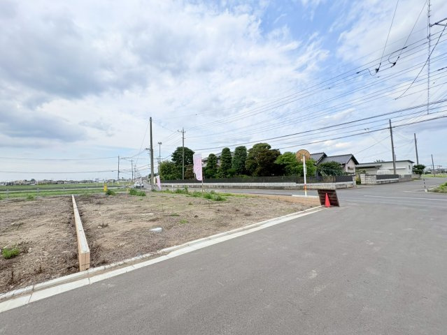 川越市鴨田　建築条件付売地　東武東上線『川越駅』バス26分　【芳野小学区】の前面道路含む現地写真