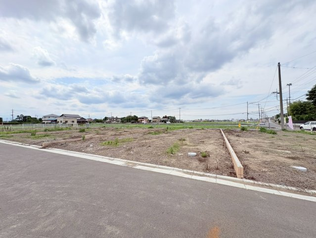 川越市鴨田　建築条件付売地　東武東上線『川越駅』バス26分　【芳野小学区】の前面道路含む現地写真