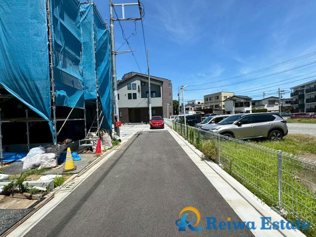 新築戸建　茅ヶ崎市出口町の前面道路含む現地写真