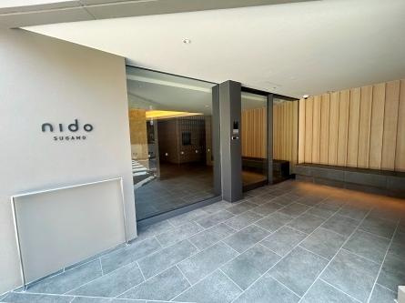 nido SUGAMOのエントランス