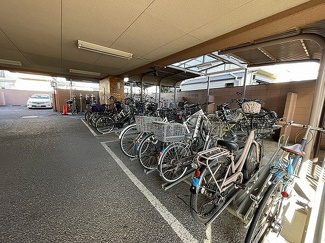 【その他共用部分】 | ライオンズマンション川口芝公園 | 自転車置き場　※2025年12月撮影時