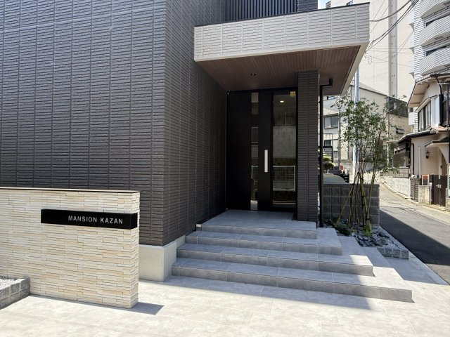 ＭＡＮＳＩＯＮ　ＫＡＺＡＮのエントランス