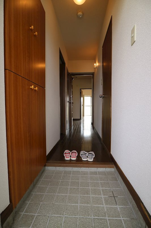 レジデンス高屋敷の玄関