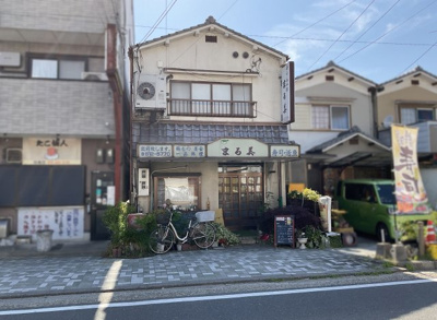 【前面道路含む現地写真】 | 伏見区向島東定請　店舗付き住宅 | 現時点では、1階部分は店舗となっています。奥にいくと厨房があります。