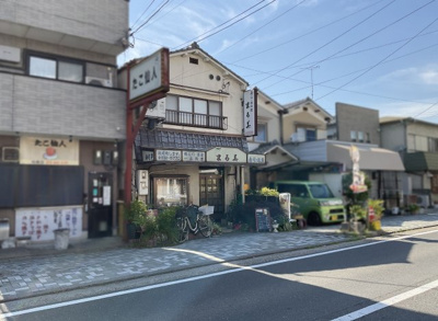 【前面道路含む現地写真】 | 伏見区向島東定請　店舗付き住宅 | 2階の和室は、店舗の座敷スペースとしてもお使いいただけます。