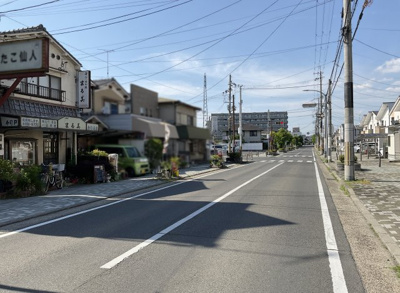 【前面道路含む現地写真】 | 伏見区向島東定請　店舗付き住宅 | 一度、現地を確認してみませんか？周辺の雰囲気や駅までの距離など、実際に見てみないとわからない事もたくさんあります。ぜひ、お問合せ下さい！