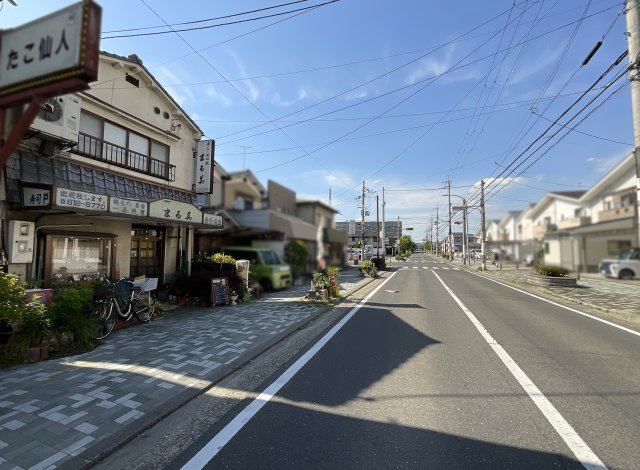 【前面道路含む現地写真】 | 伏見区向島東定請　店舗付き住宅 | 前道はしっかりとした広さの歩道があり、店舗経営をするのには最適です（＾◇＾）