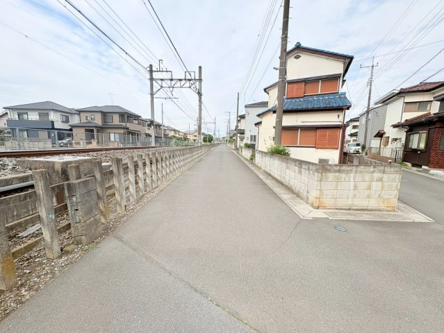 鶴ヶ島市中新田　建築条件なし売地　東武越生線『一本松駅』徒歩3分　【新町小学区】の前面道路含む現地写真