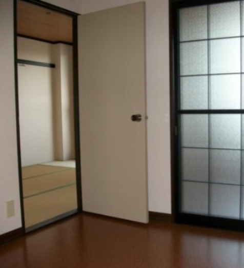 横浜市神奈川区三枚町の賃貸マンションの内装