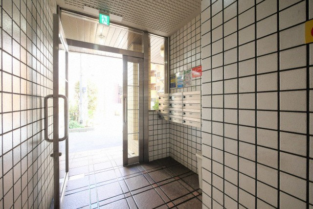 大阪市東成区中本２丁目の賃貸マンションのロビー