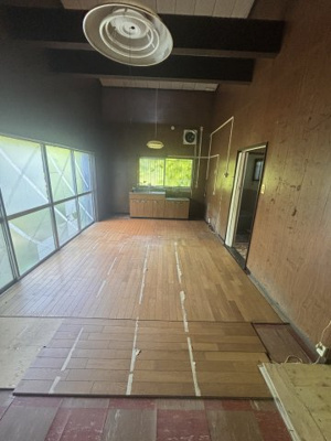 【居間・リビング】 | 大津市和邇北浜712-2　戸建 | 2026年6月撮影、一階メインスペース