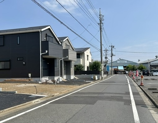 練馬区谷原4丁目 全4棟 4号棟の前面道路含む現地写真|伸びやかな東側約6ｍ公道に面した全4棟
谷原4丁目の落ち着いた住宅地に誕生しました