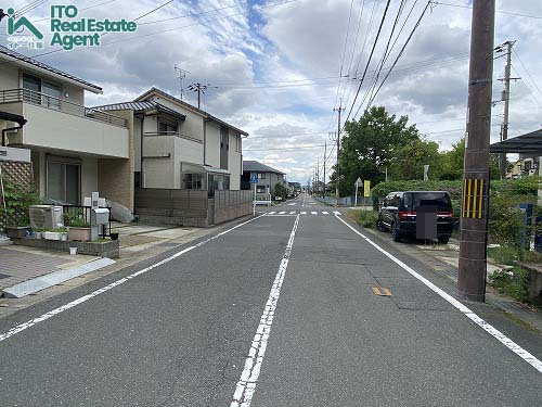 西賀茂井ノ口町　中古戸建の前面道路含む現地写真