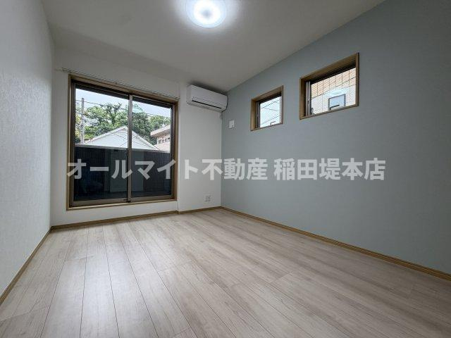川崎市多摩区南生田７丁目のアパートの居間・リビング