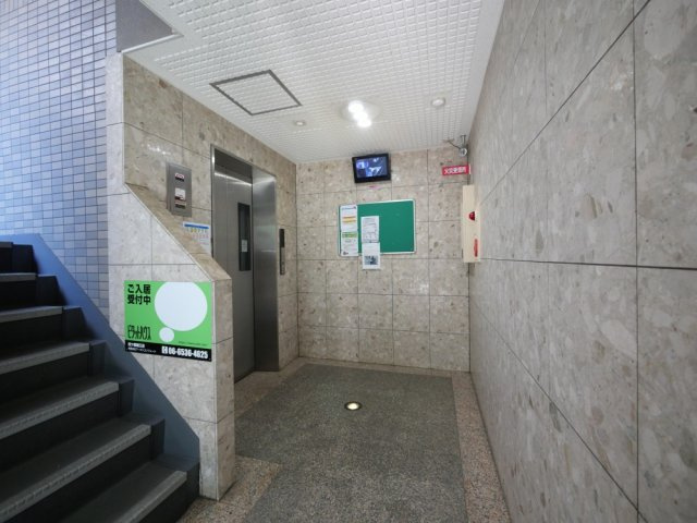 大阪市東成区東小橋１丁目の賃貸マンションのロビー