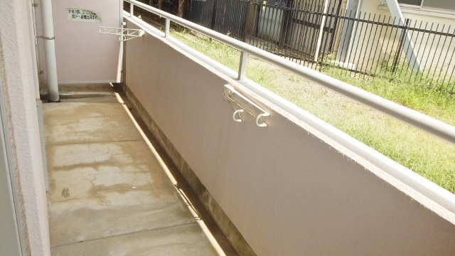 ペアヒルズ大野のバルコニー|ト奥行きのあるベランダ