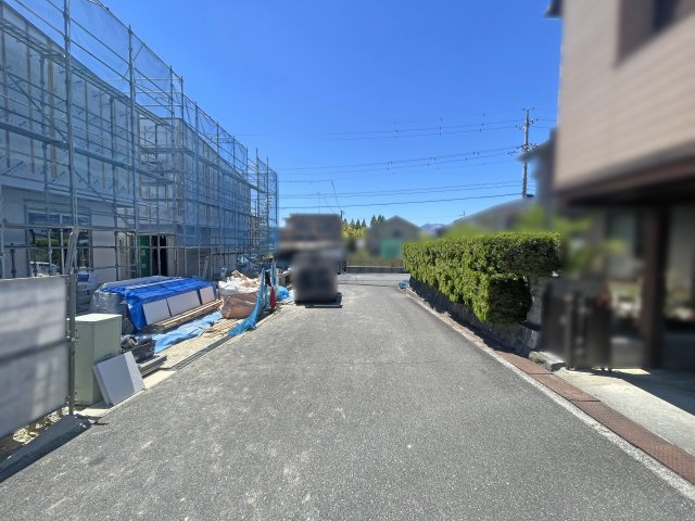 【前面道路含む現地写真】 | 東員町笹尾西２丁目　新築１号地 | 前面道路
