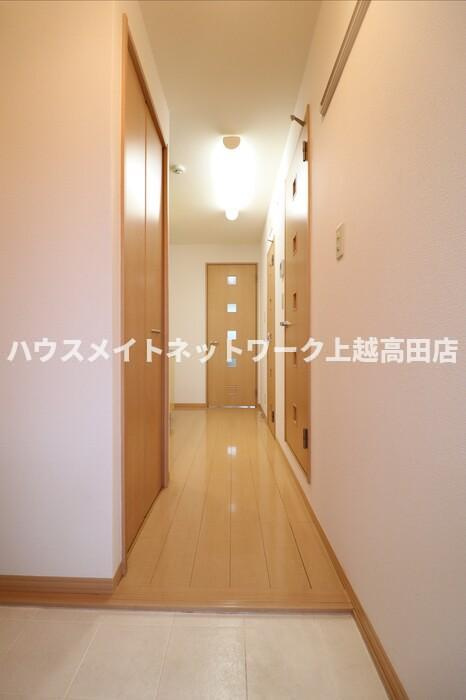 セジュール モナリエ Ａ/Ｂの玄関|玄関