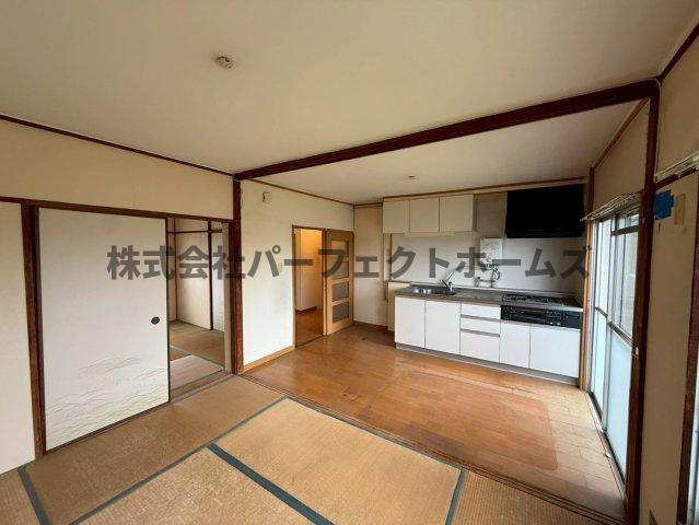 茄子作住宅5号棟の居間・リビング|ゆったりとした居間です
