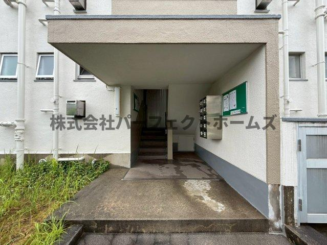 茄子作住宅5号棟のエントランス|清潔なエントランスです