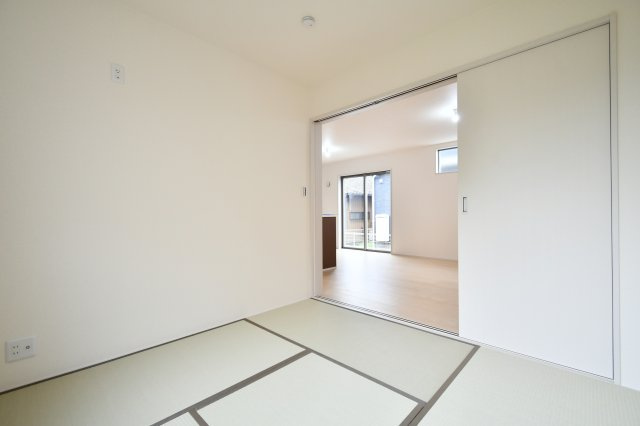 伊奈町中央全2棟2号棟の和室|和室：