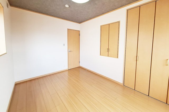 堺市西区鳳西町2丁の洋室|洋室3：クロスを貼替えるなどリフォーム済み。