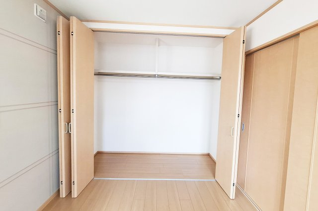 堺市西区鳳西町2丁の収納|洋室1クローゼット
