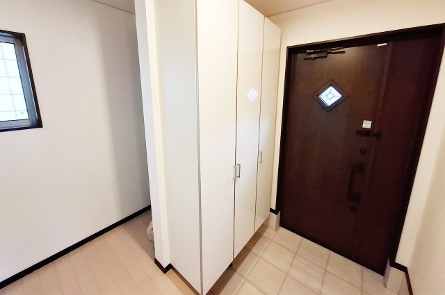 堺市南区逆瀬川の玄関|玄関：下駄箱付き。