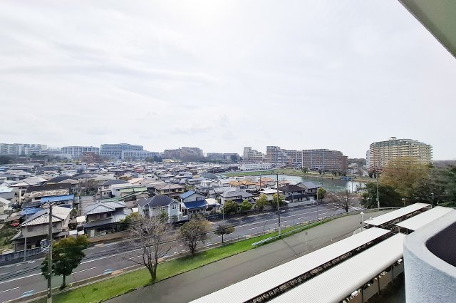 泉北星和台コーポラスの展望|眺望：12階建ての4階部分で開けた景色を楽しめます。