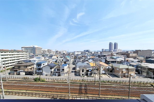 レックスガーデン堺東の展望|眺望：10階建ての7階部分から開けた景色を楽しめます。