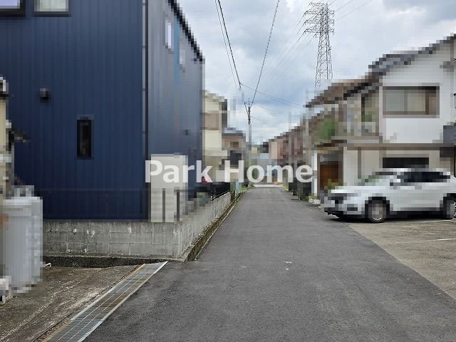 高知市中万々 ② 新築戸建ての前面道路含む現地写真|進入道路