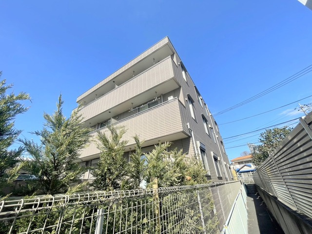 エヴァグリーンの周辺
