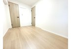【洋室】 | サンライトマンションさつき　(ふじみ野店) | 洋室5.0帖：木のぬくもりがやわらかい雰囲気のお部屋です。