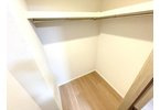 【収納】 | サンライトマンションさつき　(ふじみ野店) | 洋室5.0帖：たっぷり収納できるウォークインクローゼット。お部屋がすっきり片付きます。