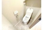 【トイレ】 | サンライトマンションさつき　(ふじみ野店) | タイルが特徴的な清潔感あるトイレ。温水洗浄便座機能付きです。
