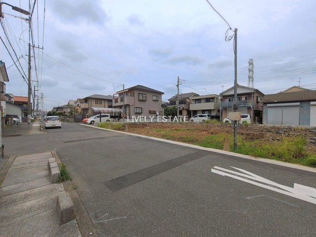 草加市氷川町 新築分譲住宅 全5棟 A号棟の前面道路含む現地写真