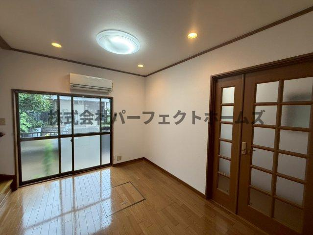 茄子作3丁目戸建　賃貸の内装|明るい色調の室内です