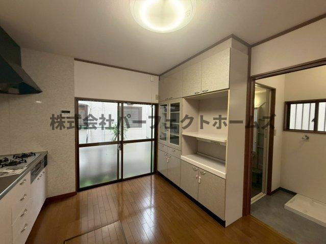 茄子作3丁目戸建　賃貸の居間・リビング|こちらの居間で趣味の時間をお楽しみください