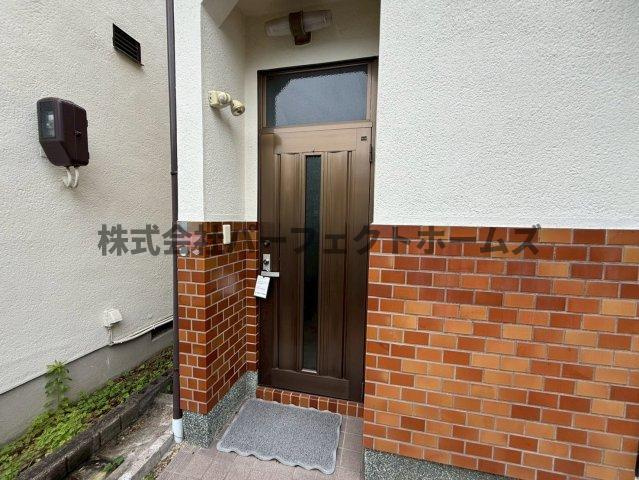 茄子作3丁目戸建　賃貸のエントランス|ゆとりのあるエントランスです