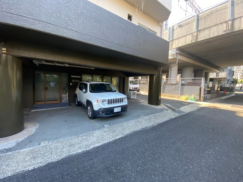 ドミトリー石屋川の駐車場