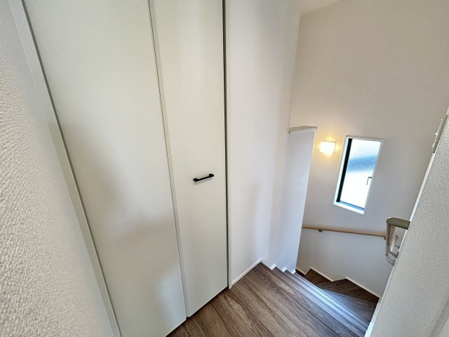 「長期優良住宅認定物件」高知市瀬戸東町3丁目6期　1号棟の収納|階段横収納。日用品の収納にも◎