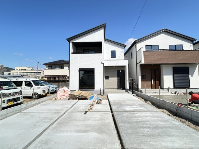 「長期優良住宅認定物件」高知市瀬戸東町3丁目6期　1号棟の駐車場|ゆとりの駐車スペース付き。駐車3台可能です