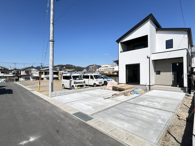 「長期優良住宅認定物件」高知市瀬戸東町3丁目6期　1号棟の前面道路含む現地写真|開放感ある立地