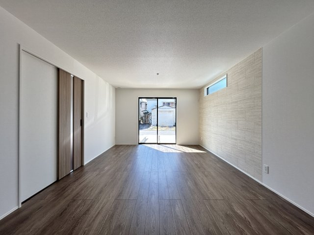「長期優良住宅認定物件」高知市瀬戸東町3丁目6期　1号棟の居間・リビング|アクセントクロスが映えるLDK