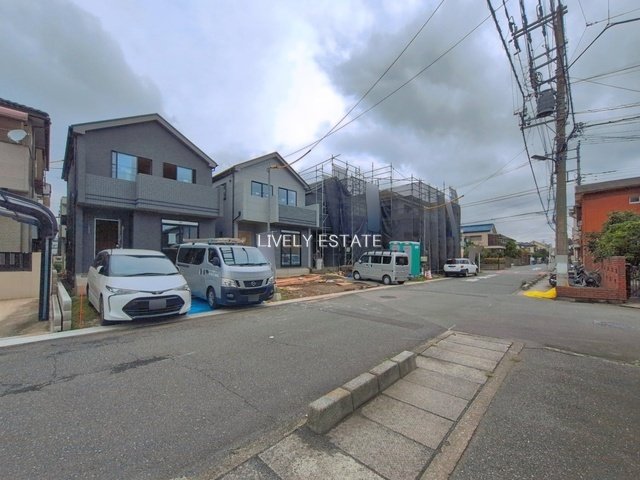草加市氷川町 新築分譲住宅 全5棟 B号棟の前面道路含む現地写真