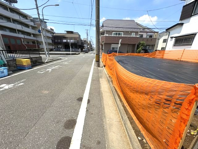 埼玉県戸田市笹目4丁目11番11　売地の前面道路含む現地写真