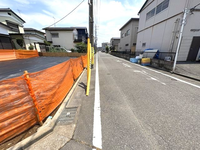 埼玉県戸田市笹目4丁目11番11　売地の前面道路含む現地写真