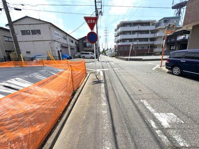 埼玉県戸田市笹目4丁目11番11　売地の前面道路含む現地写真
